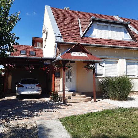 Boglarka Apartman Gyula Exterior photo
